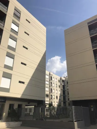 Luxury flat near airport Early & late flight Отели рядом с достопримечательностью «Терминал 2 аэропорта Мухаммед Пятый»