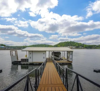 Charming 3-bedroom house with breathtaking views of the Lake of the Ozarks