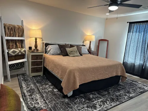 Cowboy Chic townhome with AC in Elko