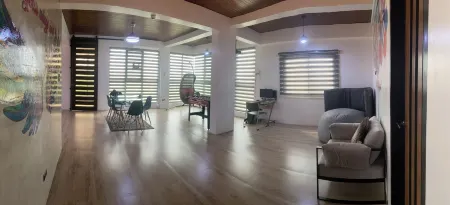 Accessible 3-bedroom apartment with WiFi, AC, heater  near Clark Mabalacat Gate