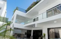 Spacious 5-bedroom villa in fabulous Santo Domingo Hotel a 