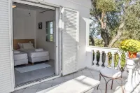 Cosy villa with a wonderful view of Skiathos town