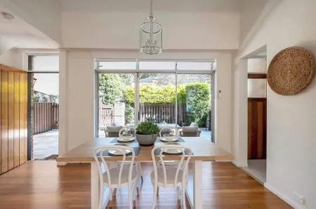 Luxe-Coastal Balmoral Townhouse Отели рядом с достопримечательностью «Клифтон Гарденс»