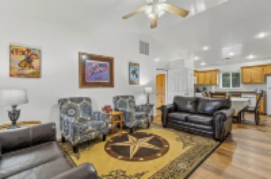 Lower Rates!  the Grand Canyon Orange Blossom -Downtown with A/C.