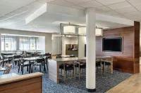 Fairfield Inn & Suites St. Louis West/Wentzville Hotels in Boone Township