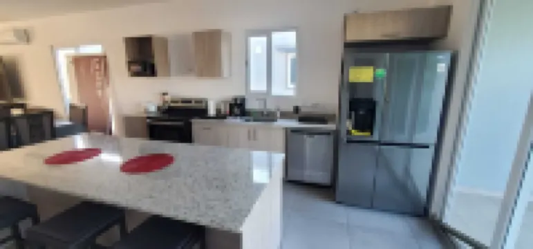 Brand new private home in a gated colony. 5 min walk to beach and all facilities 坦博爾酒店