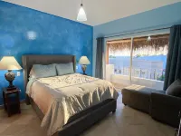 Casa Estrellas - private pool, amazing roof top view, and walk to local beach