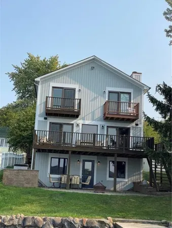 LakeSide Escape on Canandaigua Lake : Finger Lakes