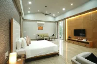 LM Farms Hotels in Bilāspur