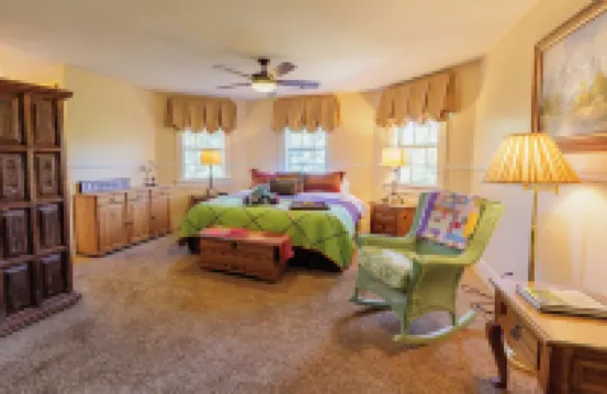 Julian Farmhouse/Fenced 2 acres with spa, right outside Julian. Pet Friendly!
