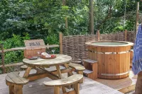 Hayne Barn Estate - Private Estate : 6 Eco Lodges - 1 Studio