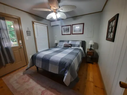 Coziness Located in Linville Land Harbor; Lake Community in the Mountains.