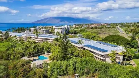 Signature Residences at Maui Banyan Отели в г. Wailea