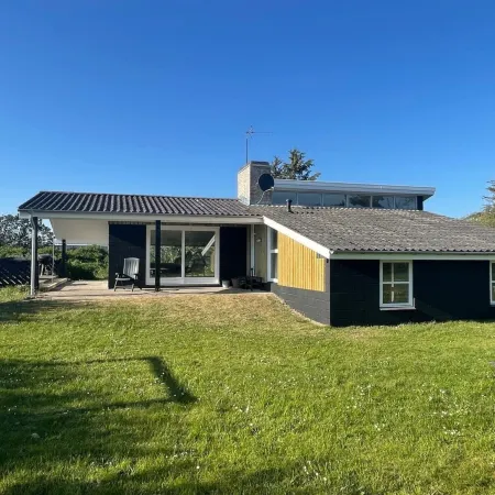 "Hansen" - 600m from the Sea