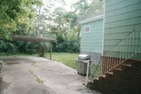 The Mockingbird Crew House - 3 Bedroom, 2 Bath Home in North Fondren