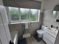 5 Beds 7 Guests Private Garden Free Parking Hotels in Daybrook