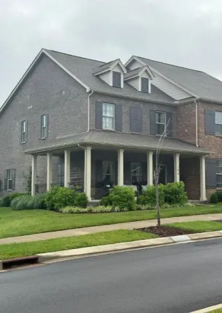 Gallatin Gem Sleeps 10 + Pool & Music Nearby