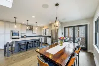 Mountain-View Home in Stoneham w/ Hot Yoga Studio! - Wifi