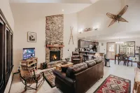 Glacier Springs Cabin 89 Cedar and Log Cabin Close to Skiing and Hiking Hotels in Deming