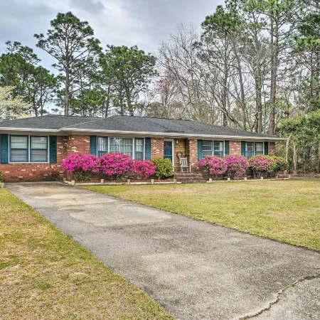 Cozy Wilmington Vacation Rental 10 Mi to Beach!