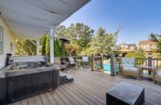 Near Yale & Lighthouse Point Beach: Home w/ Pool!