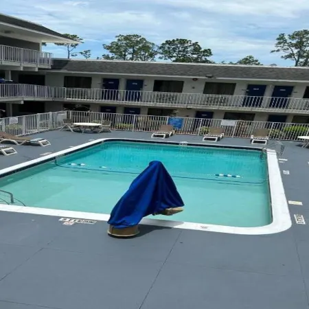 Motel 6 Lakeland, FL