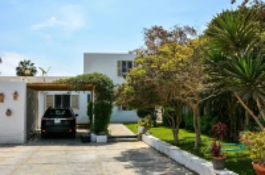 Modern 5Br House with Private Pool in Paracas Hotels in 