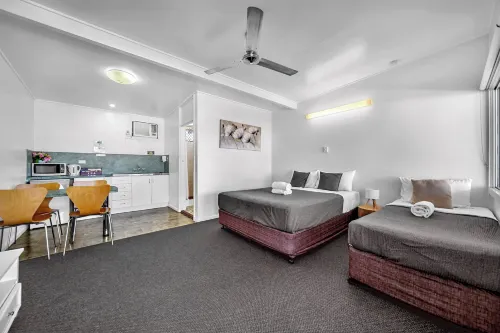 Shell Motel (Pearly Shell Motel) Hotels in Bowen