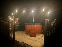 Cosy Devon Hut with Private Hot Tub Hotels in Chittlehamholt