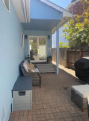 Oceanview home walking distance to beach, pier & short drive to downtown Ventura