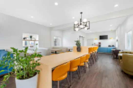 コンフォート イン コカトゥー ニア LAX エアポート ホウソーンのホテル