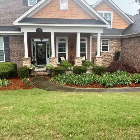 Nice private neighborhood. House is about 7 miles from the master . Charming