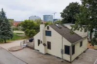 Melrose Place - Kinnick's Best Game Day Experience