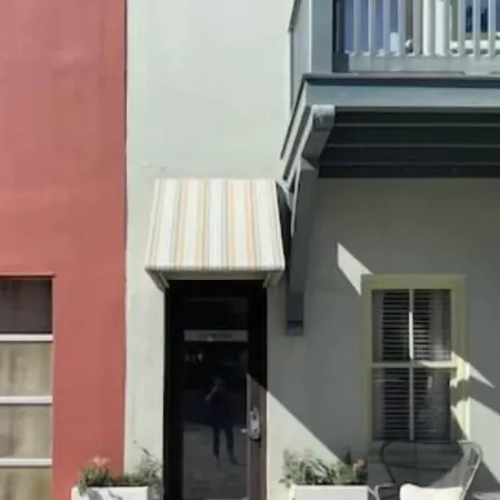 Cozy studio in the heart of Seaside walking distance to the beach