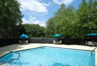 Hampton Inn Meridian - Pools