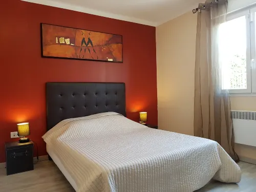 Villa Alba: Sunlit Comfort in Lirac - 빌라