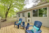 Ludington Cottage w/ Lake Views & Boat Parking - Wi-Fi