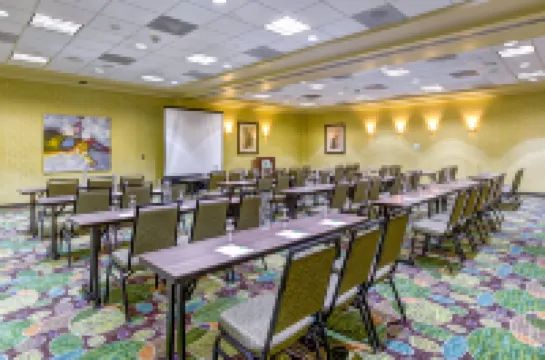 โรงแรม ฮอลิเดย์ อินน์ Indianapolis Carmel บาย IHG โรงแรมในคาร์เมล