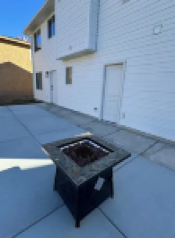 Modern 1 BR + Kitchen Comfort