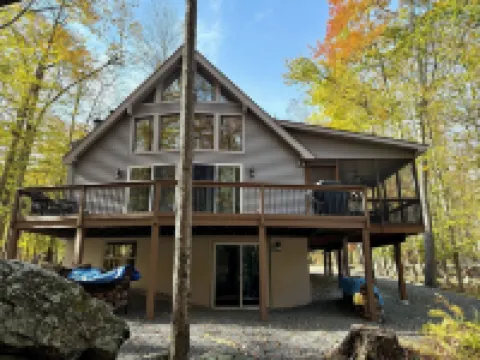 Welcome to Serenity Woods 萊克酒店