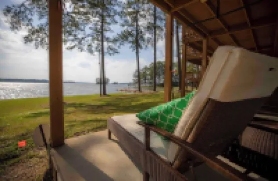 6000 SF Lakehouse with Hot Tub Games Dock and Ramp
