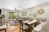 Valley View Treehouse - Holiday Hills Branson Golf Resort Outdoor Pools