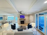 NEW Spacious 3-bedroom condo with in Fontana-on-Geneva Lake.