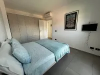 "Casa Roxy" Idyllic Lake Como Modern Apt, Lake View, Pool, Elevator, AC, Parking