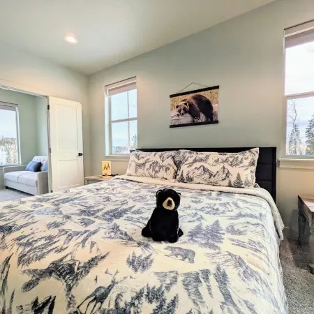 Brand New Ski-in Ski-Out at Eagle Point Resort Utah - Sleeps 33 Comfortably!
