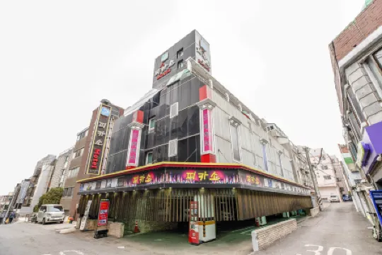 Incheon (Dongam) Picasso Отели рядом с достопримечательностью «IT Inha University College of Engineering»