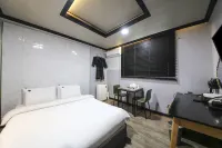 H Boutique Motel - motel