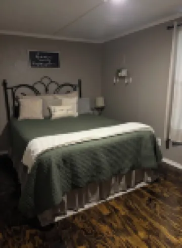 The Hacienda~ A Simple Home~5 minutes from Lake Texoma!