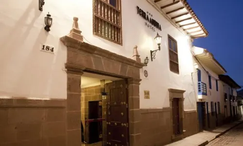 特拉安迪納飯店