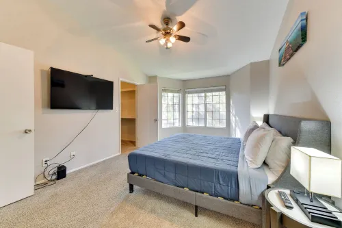 有陽台和泳池通道：安靜的西錢德勒公寓 - 廚房